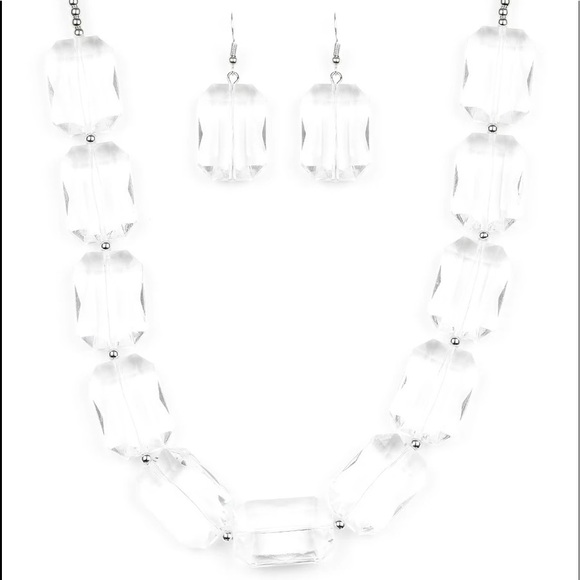 NWT - emerald-cut beaded necklace with earrings - Picture 4 of 4